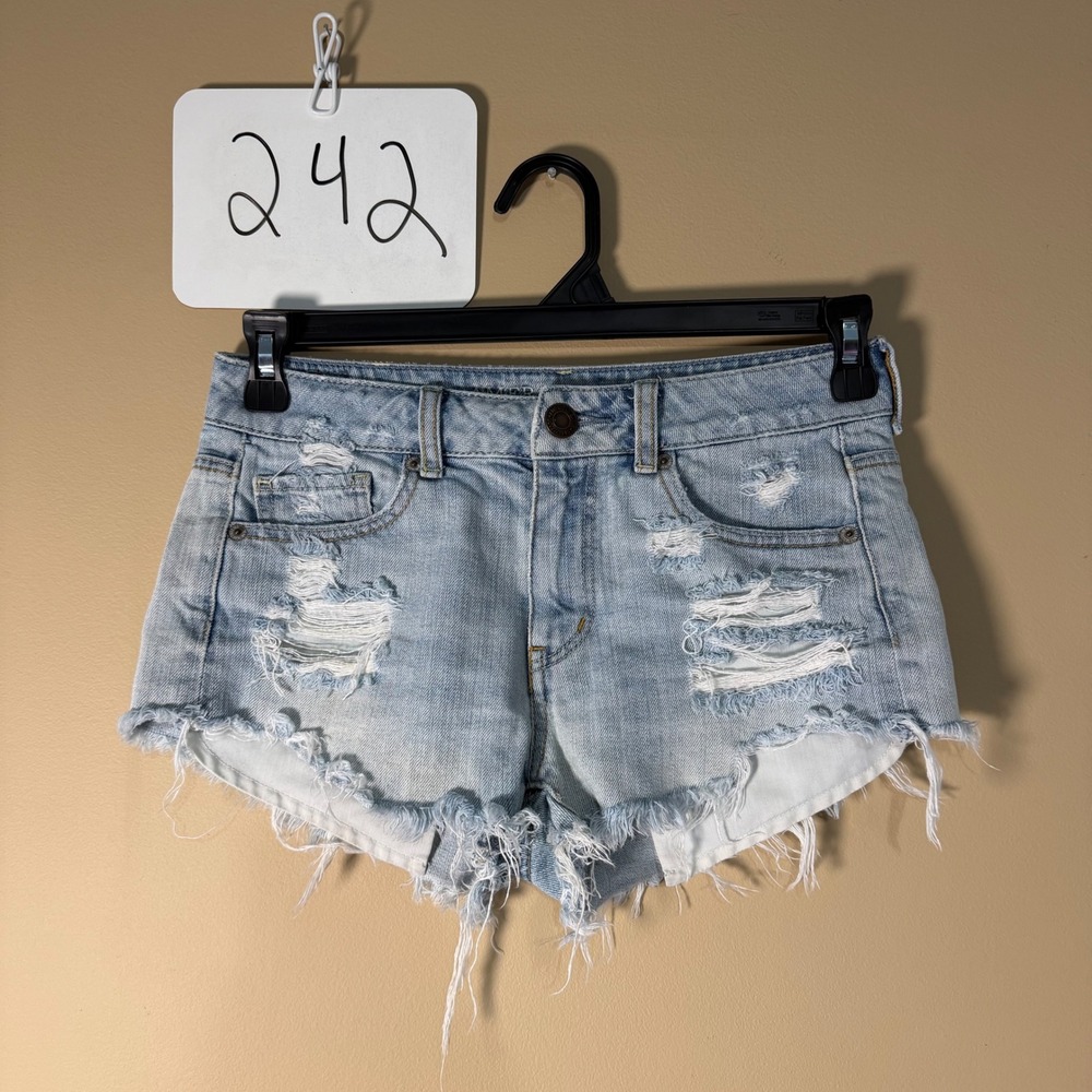 American Eagle Distressed Denim Cutoff Shorts Light Wash Size 2